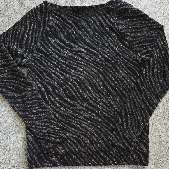 Jennifer Lopez Shimmery Black and Silver Top Size Small Women's - Picture 3 of 3